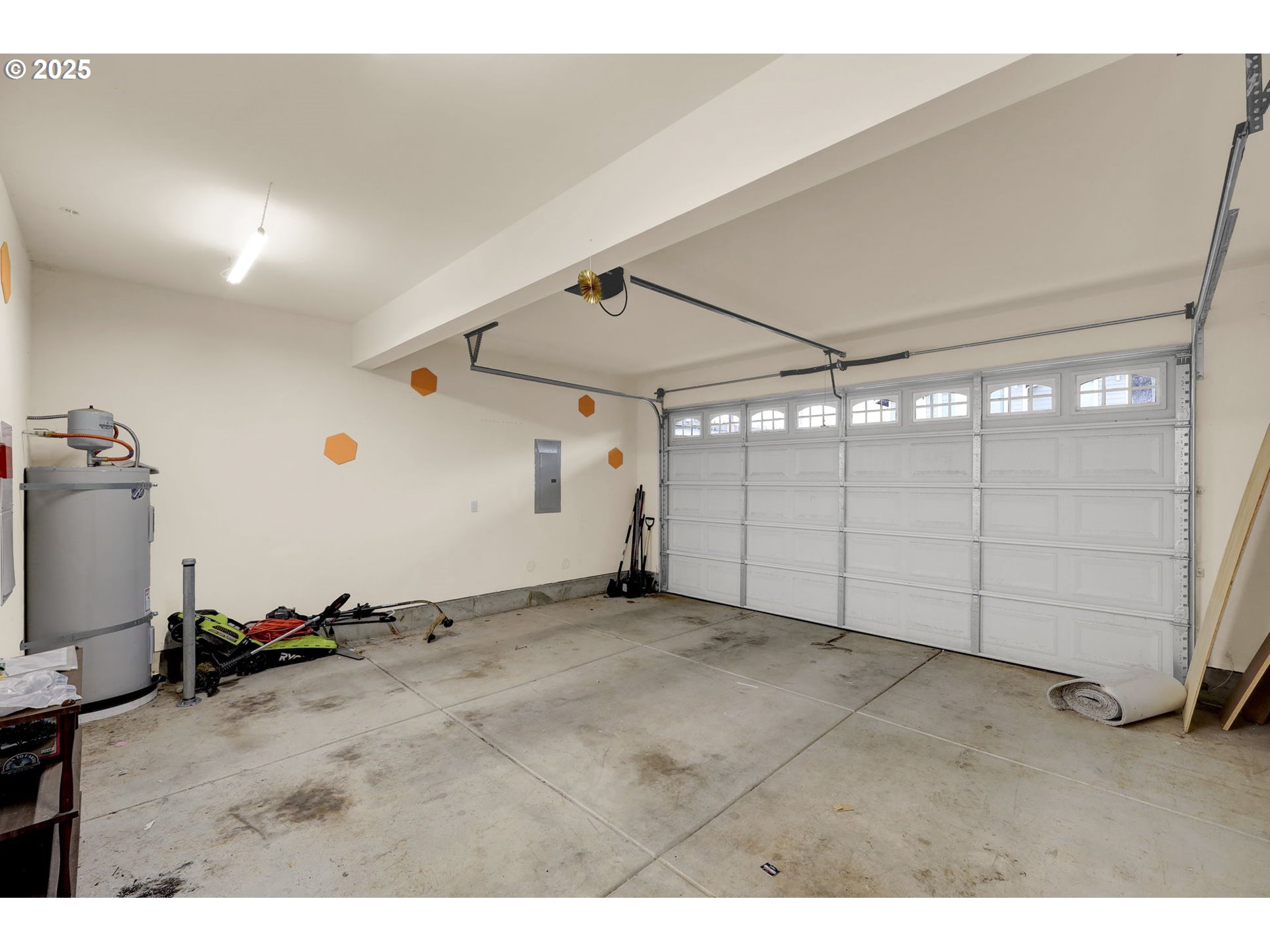 1725 Allea Drive Eugene, OR 97404 - Photo 33 of 44 a view of an empty room