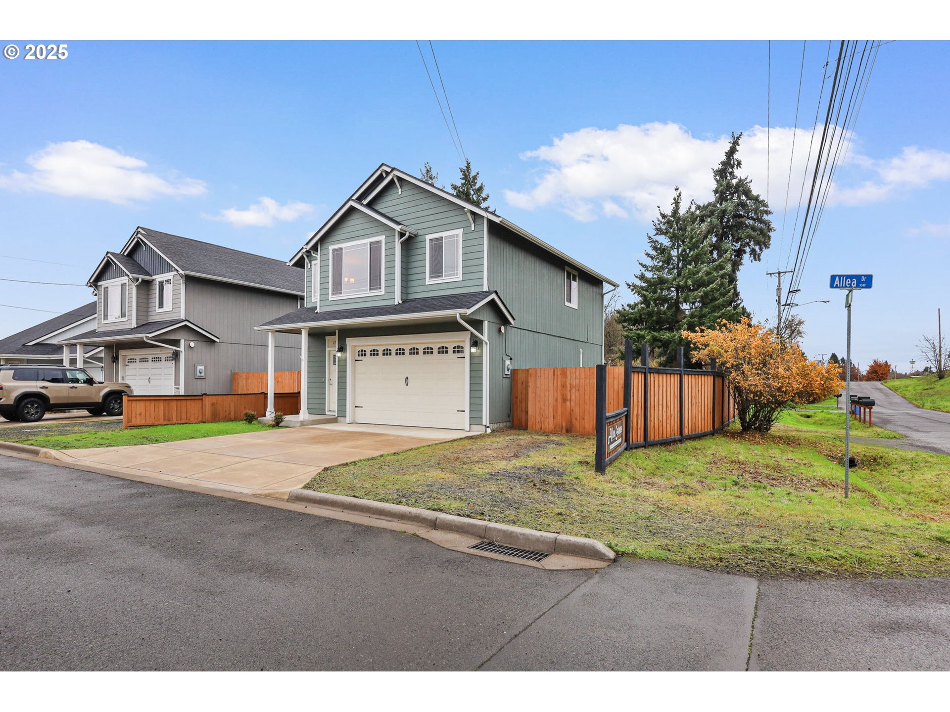 1725 Allea Drive Eugene, OR 97404 - Photo 41 of 44 a view of an house with backyard and kitchen space