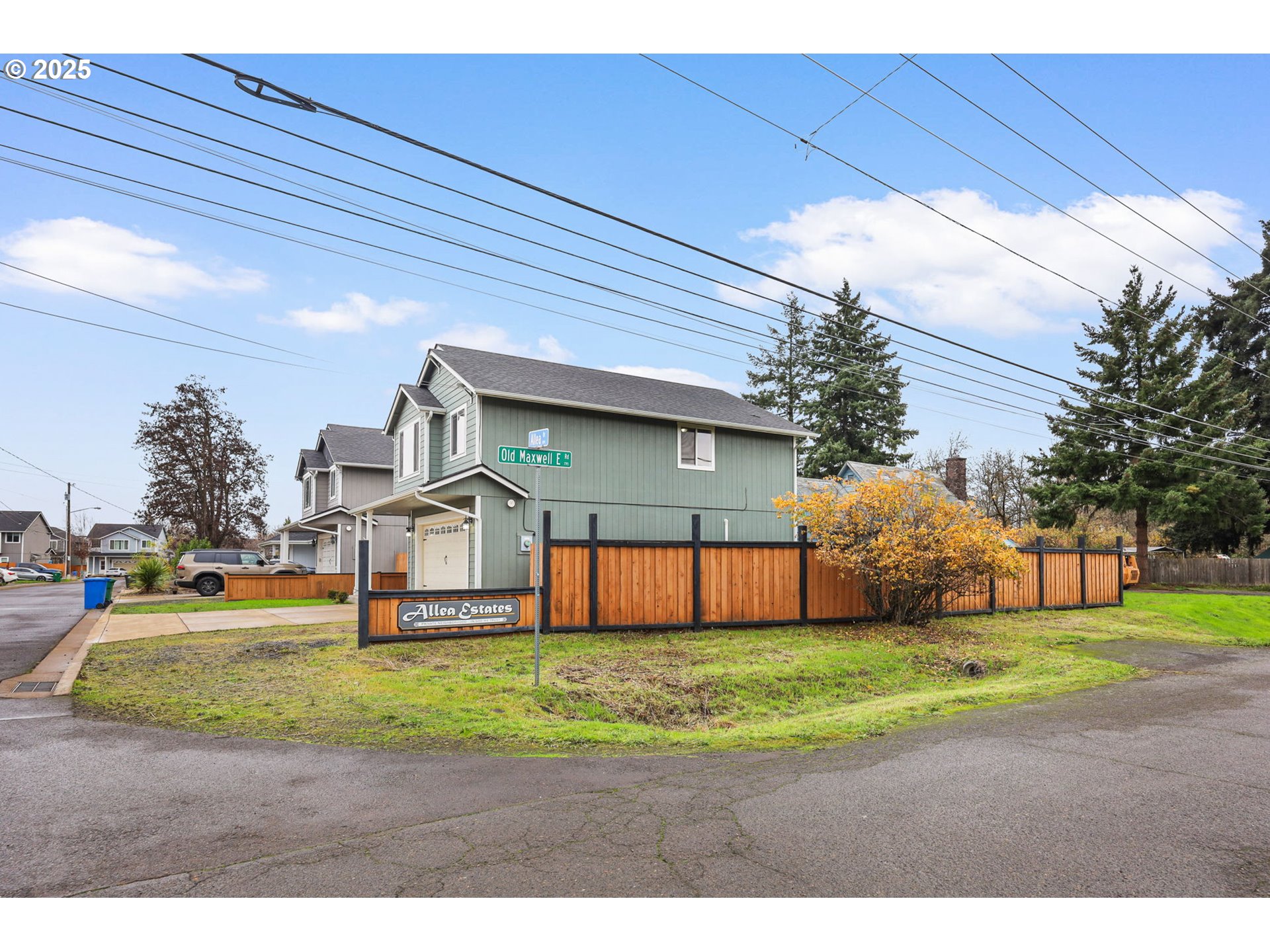 1725 Allea Drive Eugene, OR 97404 - Photo 43 of 44 a view of a yard in front of a house
