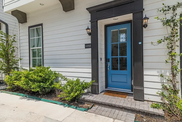 $2,990 | 10760 Craighead Drive, Houston, TX 77025