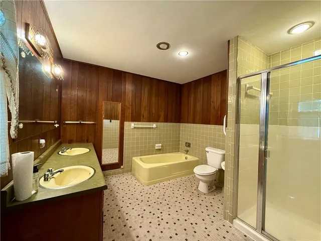 $340,000 | 13227 Bennington Avenue, Grandview, MO 64030