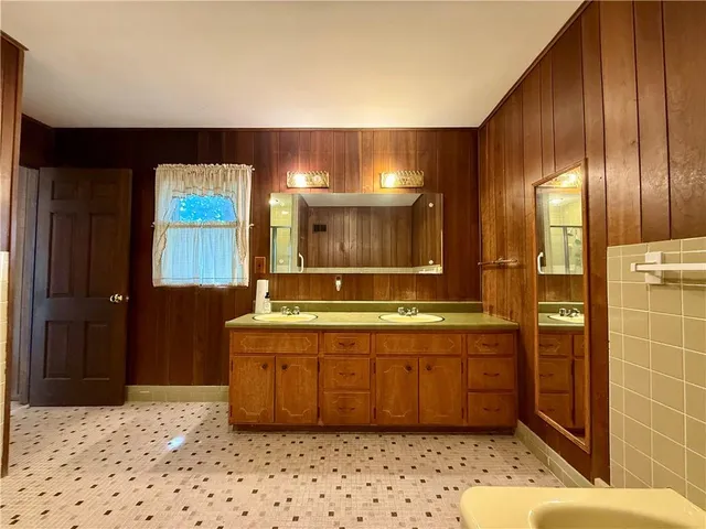 $340,000 | 13227 Bennington Avenue, Grandview, MO 64030