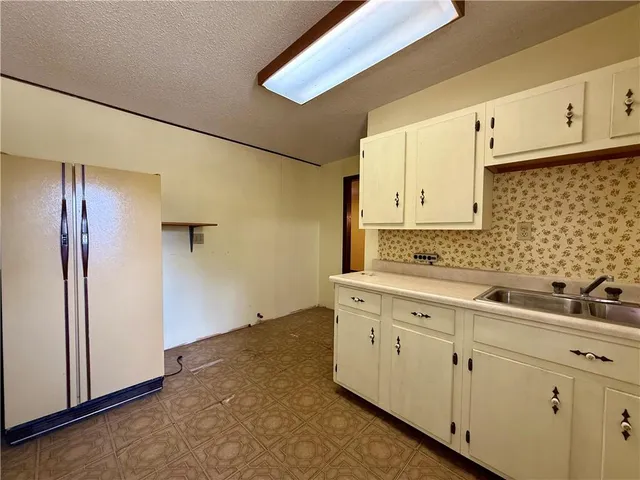 $340,000 | 13227 Bennington Avenue, Grandview, MO 64030