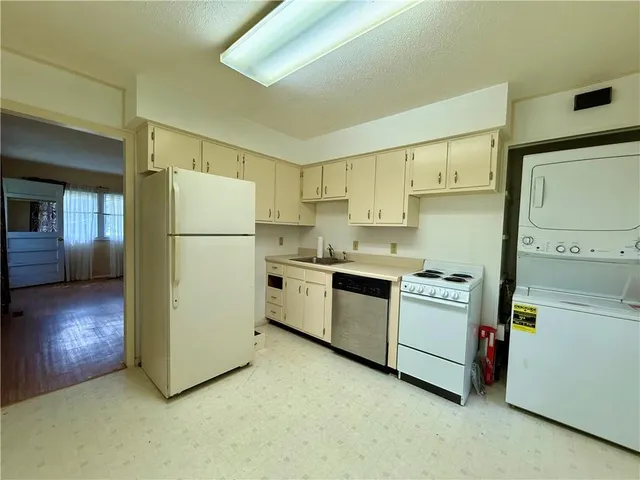 $340,000 | 13227 Bennington Avenue, Grandview, MO 64030