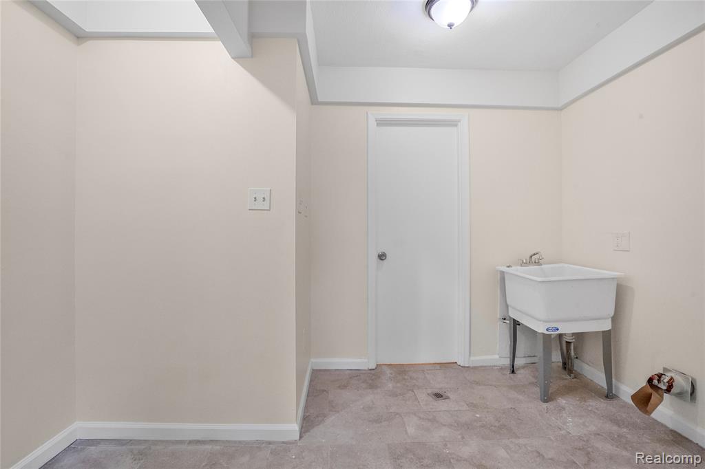 29982 Hazelwood Street Inkster, MI 48141 - Photo 9 of 19