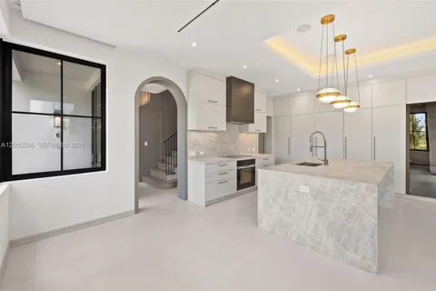 $6,995,000 | 5262 La Gorce Drive, Miami Beach, FL 33140