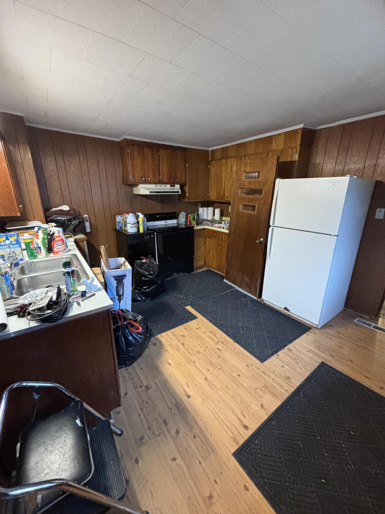 876 Dillon Street Pulaski, VA 24301 - Photo 10 of 20 a room with furniture pool table and chairs