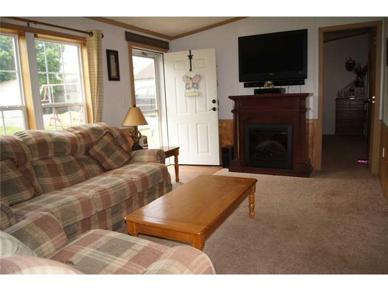 816 North 4th Street Apollo, PA 15613 - Photo 3 of 23 Living Room.