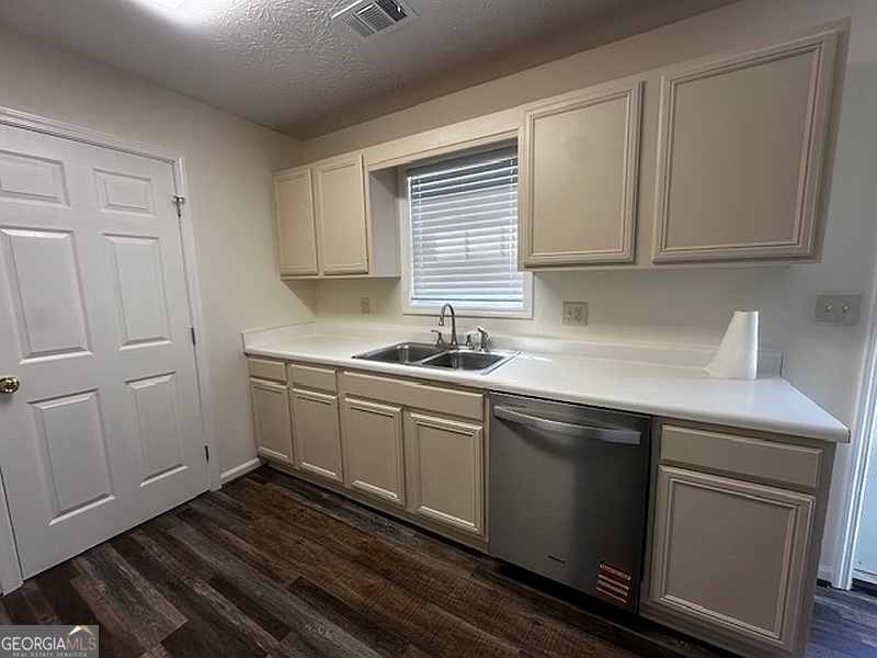 106 Ridgefield Circle LaGrange, GA 30241 - Photo 2 of 14