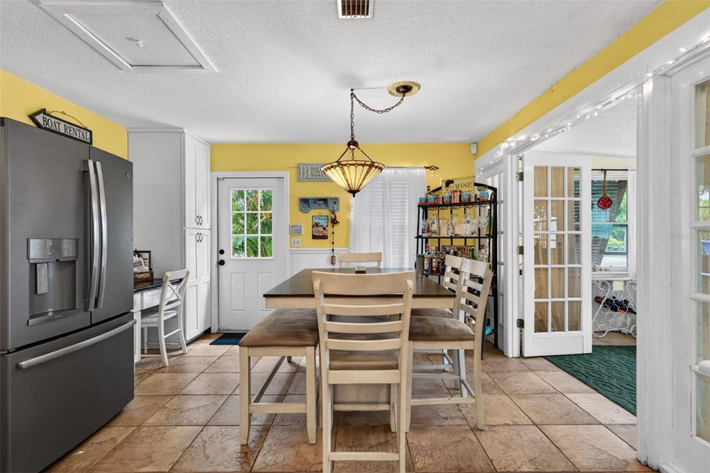 660 Linley Street Longboat Key, FL 34228 - Photo 10 of 64
