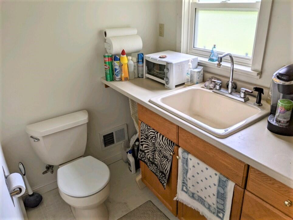 129 River Road Brunswick, ME 04011 - Photo 10 of 23 129 River half bath down