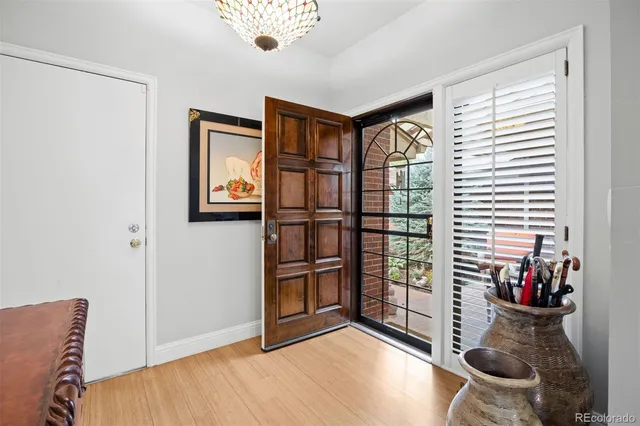 a view of livingroom with furniture