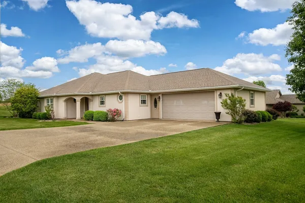 $259,000 | 2717 Carnoustie Drive, Marion, IL 62959