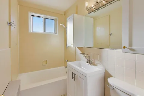 $169,000 | 2619 West Fitch Avenue, Unit 3C, Chicago, IL 60645