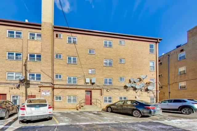 $169,000 | 2619 West Fitch Avenue, Unit 3C, Chicago, IL 60645