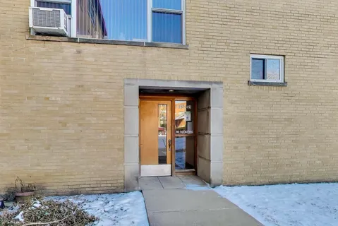 $169,000 | 2619 West Fitch Avenue, Unit 3C, Chicago, IL 60645