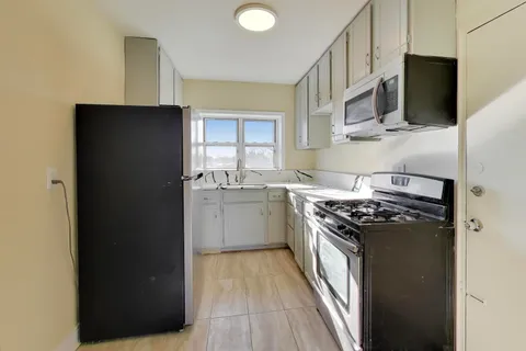 $169,000 | 2619 West Fitch Avenue, Unit 3C, Chicago, IL 60645