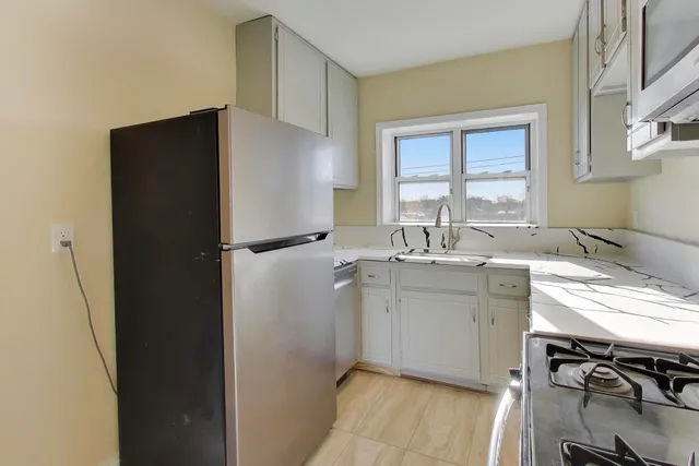 $169,000 | 2619 West Fitch Avenue, Unit 3C, Chicago, IL 60645