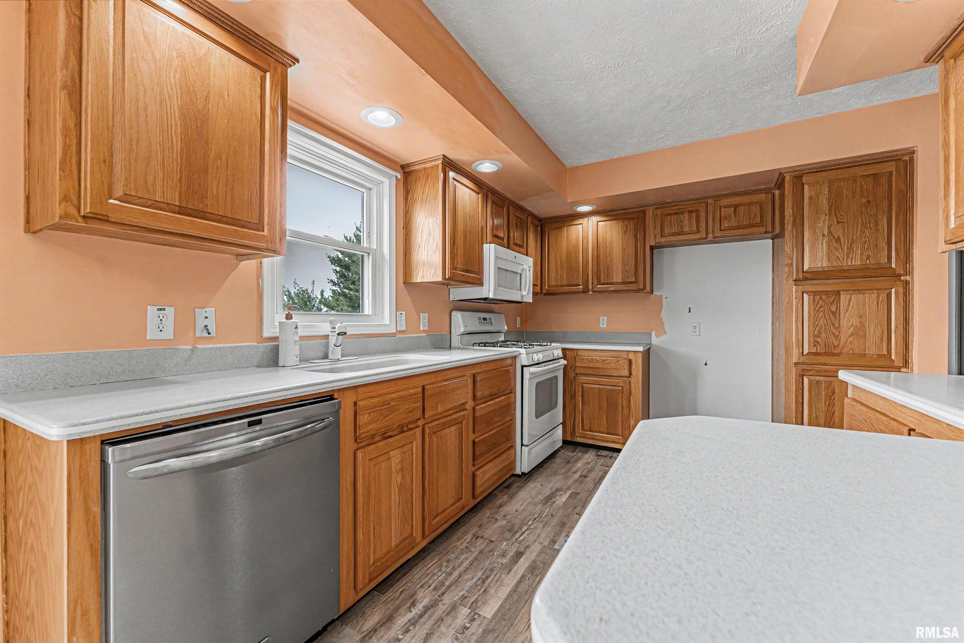 809 West Monroe Street Athens, IL 62613 - Photo 7 of 24 Gallery Image 7
