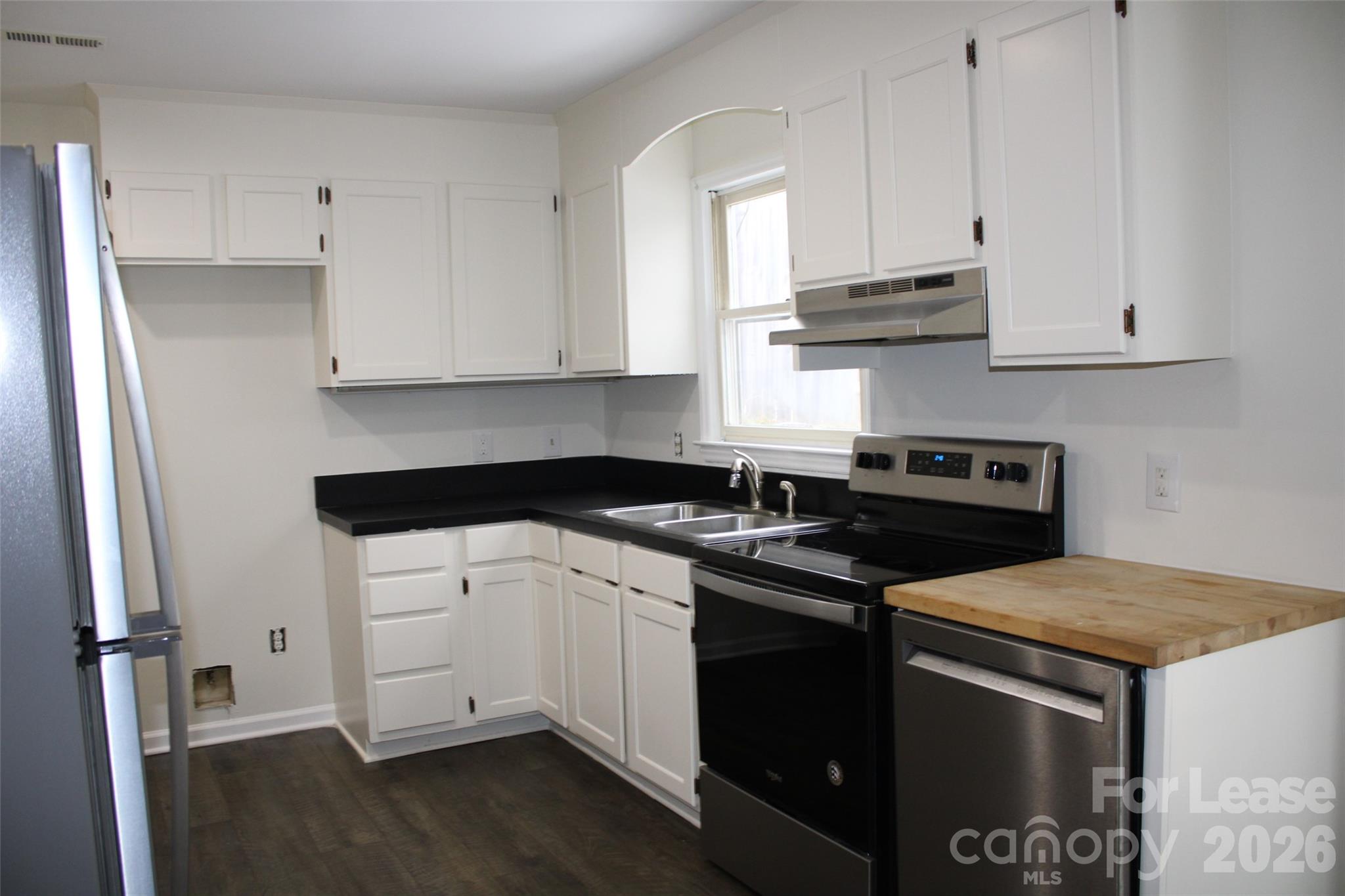 428 Beaty Street Davidson, NC 28036 - Photo 2 of 25