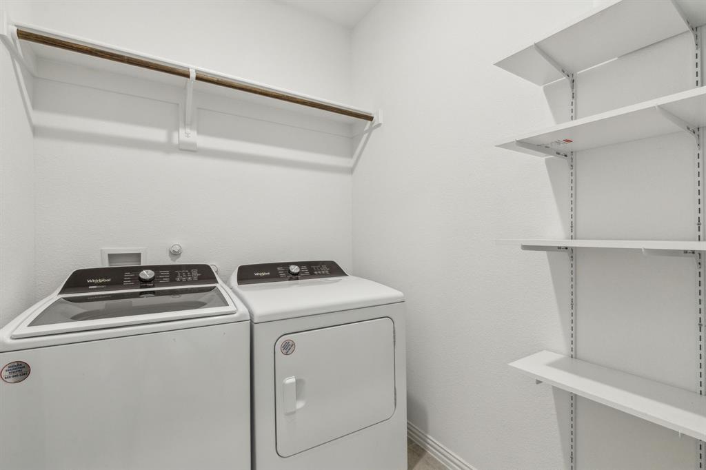 2410 Black Jack Oak Road Terrell, TX 75161 - Photo 27 of 31 Laundry area featuring independent washer and dryer and baseboards