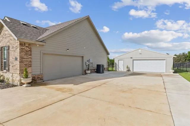 $479,900 | 2410 Black Jack Oak Road, Terrell, TX 75161