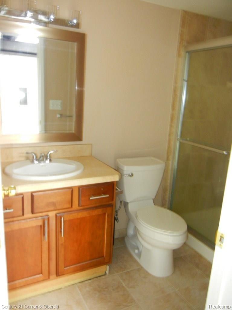 29145 Rambling Road Southfield, MI 48076 - Photo 13 of 19 Basement full bath