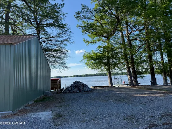 $479,900 | 364 East Lakeview Drive, Hornbeak, TN 38232