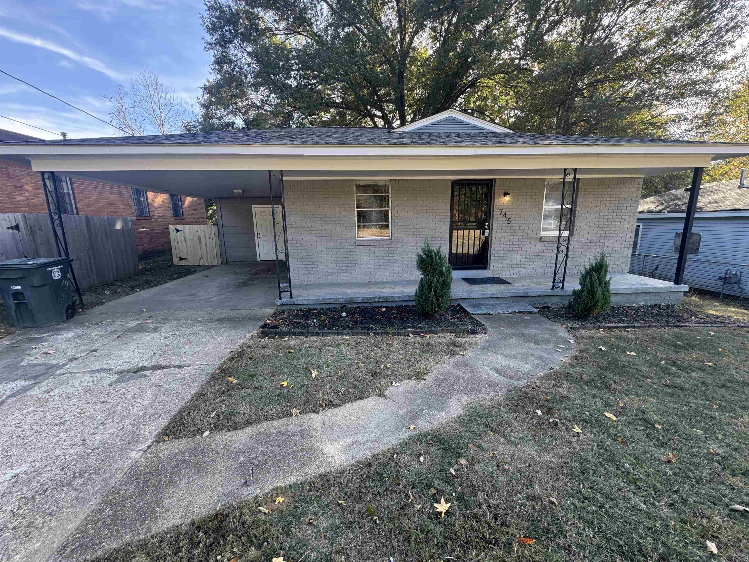 745 Harahan Road Memphis, TN 38109 - Photo 1 of 12 Brick exterior with a covered carport