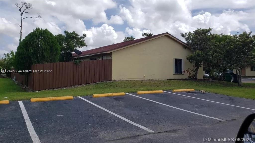 14006 Southwest 281st Terrace Homestead, FL 33033 - Photo 2 of 5 a view of outdoor space and yard
