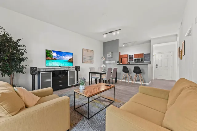 $215,000 | 804 East Windward Way, Unit 122, Lantana, FL 33462