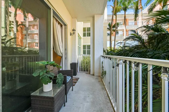 $215,000 | 804 East Windward Way, Unit 122, Lantana, FL 33462