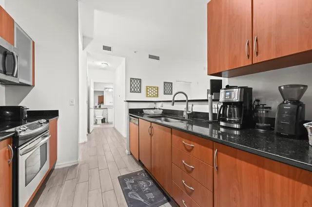 $215,000 | 804 East Windward Way, Unit 122, Lantana, FL 33462