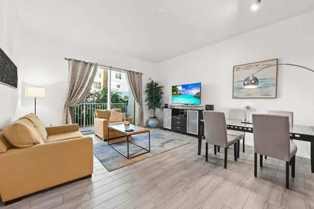 $215,000 | 804 East Windward Way, Unit 122, Lantana, FL 33462