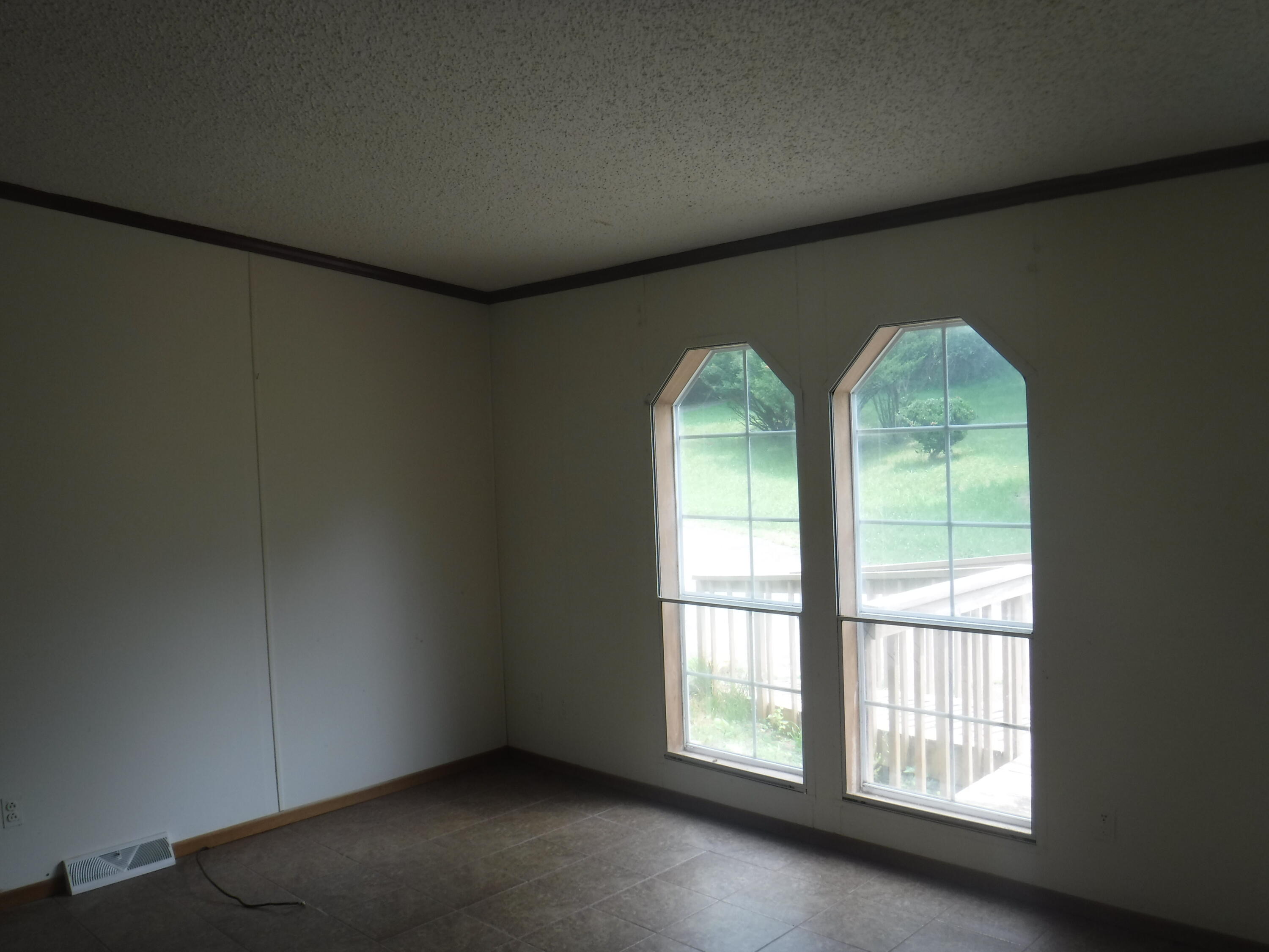1130 Veteran Road Vinton, VA 24179 - Photo 2 of 18 living room