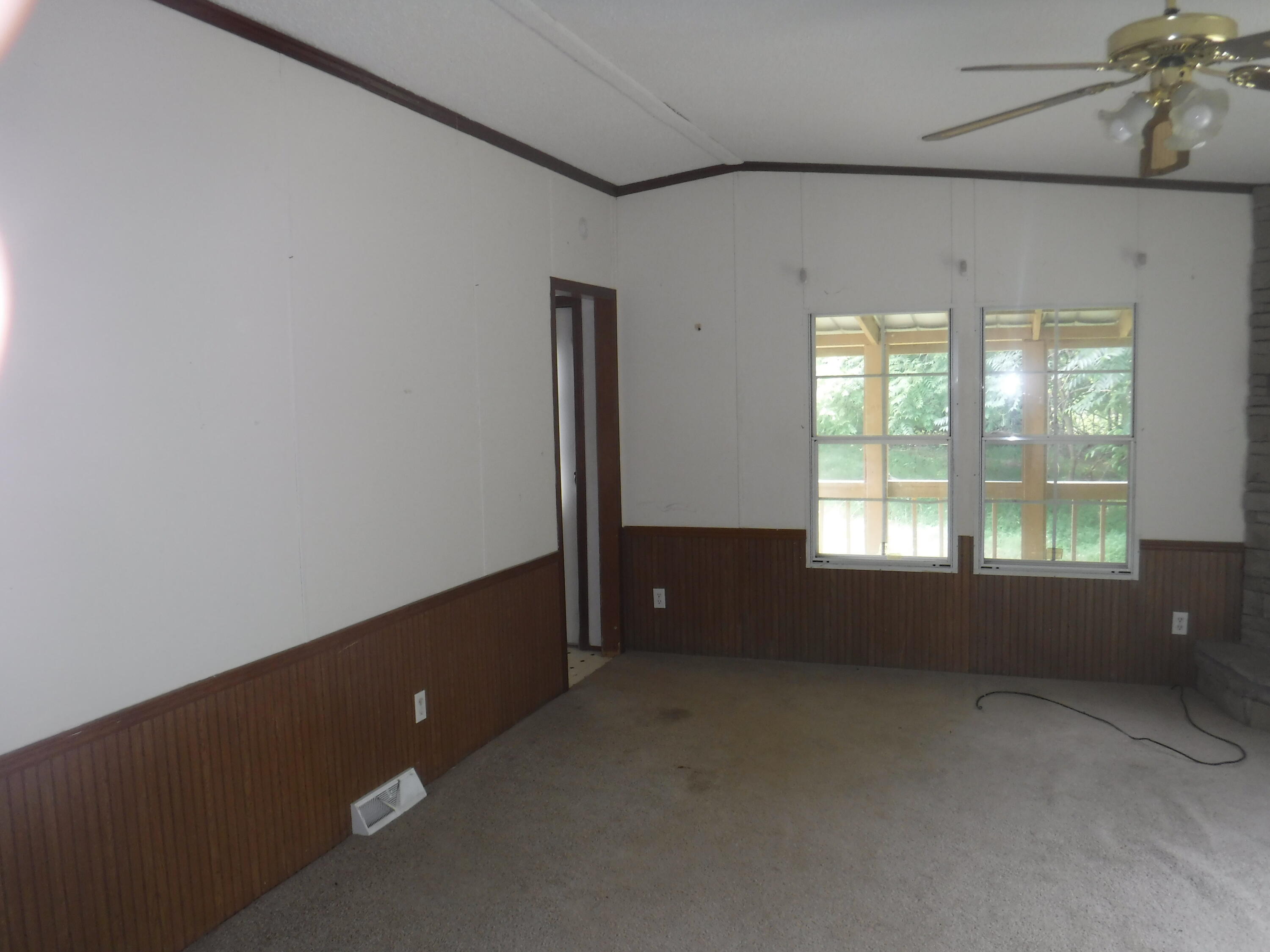 1130 Veteran Road Vinton, VA 24179 - Photo 5 of 18 den 2