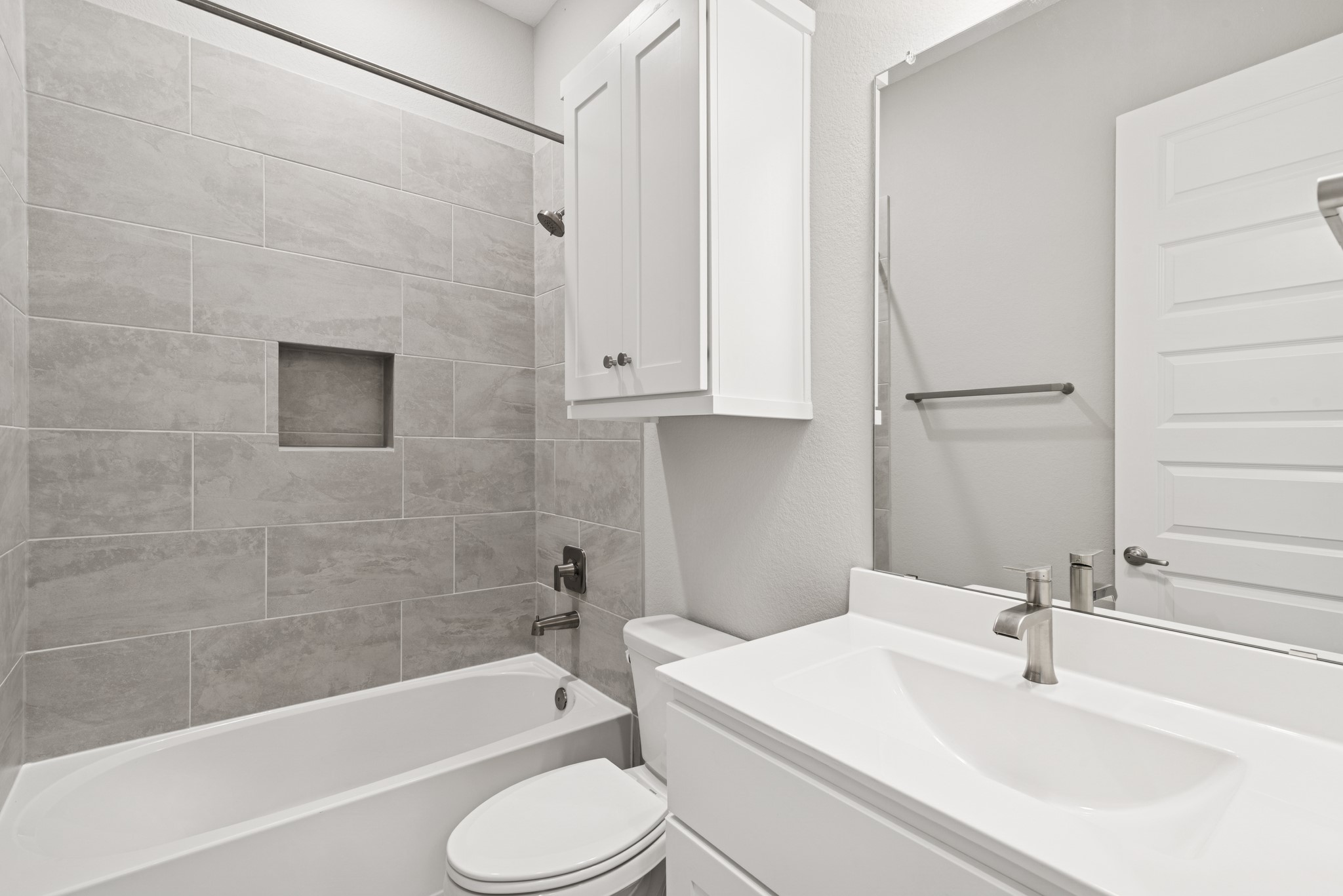 18623 Rumba Court Conroe, TX 77302 - Photo 16 of 48 a bathroom with a sink toilet and bathtub