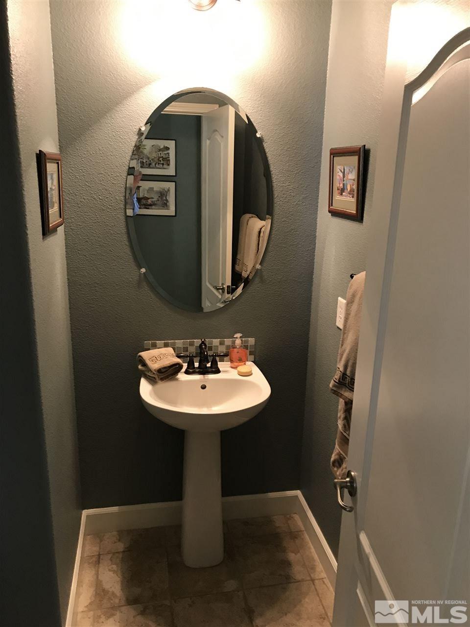 495 Terracina Way Reno, NV 89521 - Photo 10 of 25 a bathroom with a sink toilet and mirror