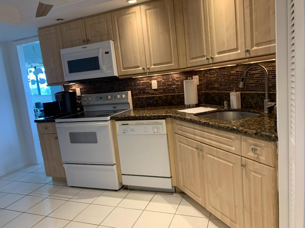 6463 La Costa Drive, Unit 404 Boca Raton, FL 33433 - Photo 10 of 17 Kitchen
