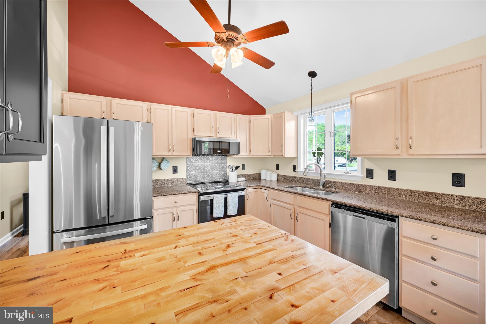 302 Grant Road Reinholds, PA 17569 - Photo 13 of 38 Kitchen