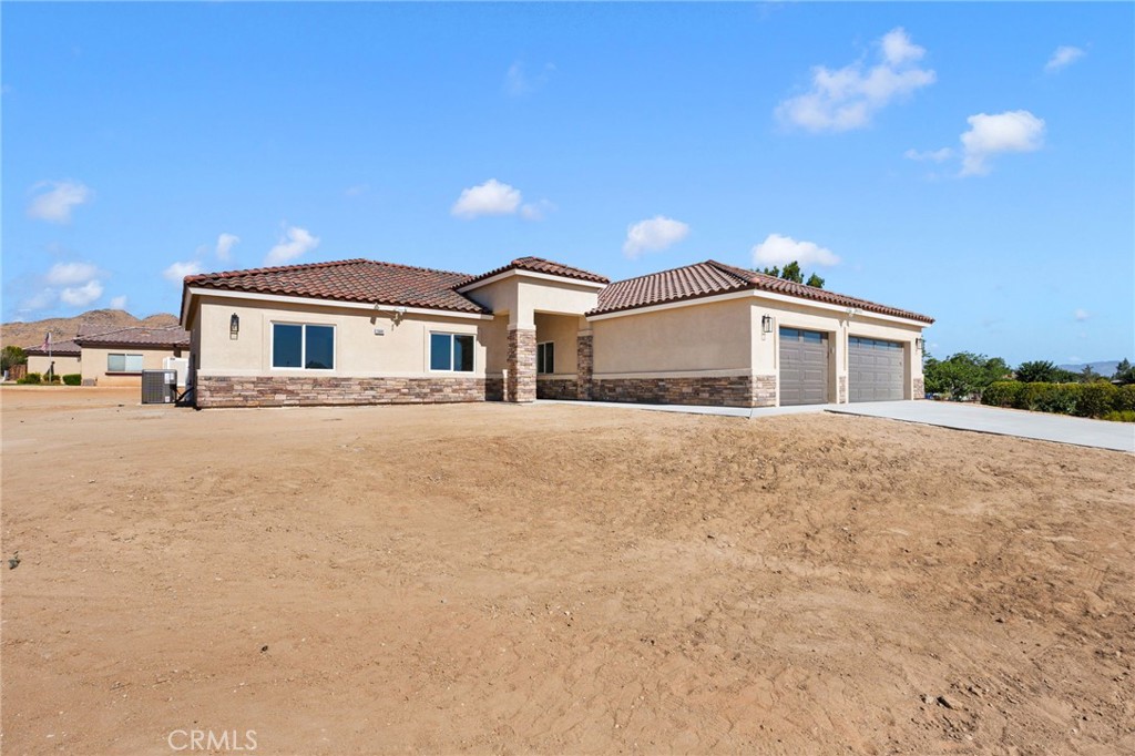 15991 Tao Road Apple Valley, CA 92307 - Photo 4 of 49