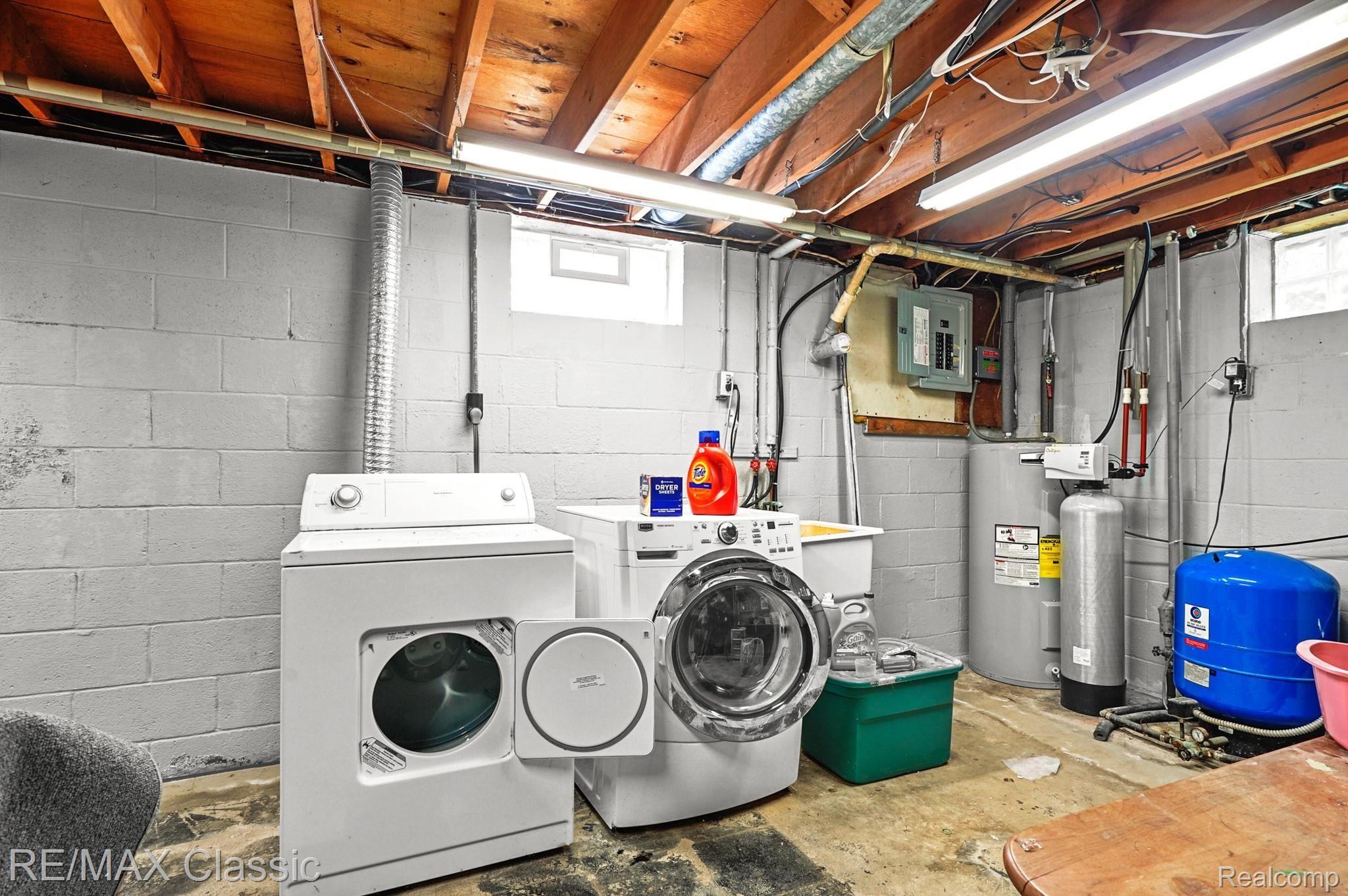 11158 9 Mile Road South Lyon, MI 48178 - Photo 24 of 26 Washer and Dryer Included - Basement