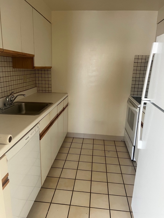 750 Davol Street, Unit 616 Fall River, MA 02720 - Photo 16 of 17