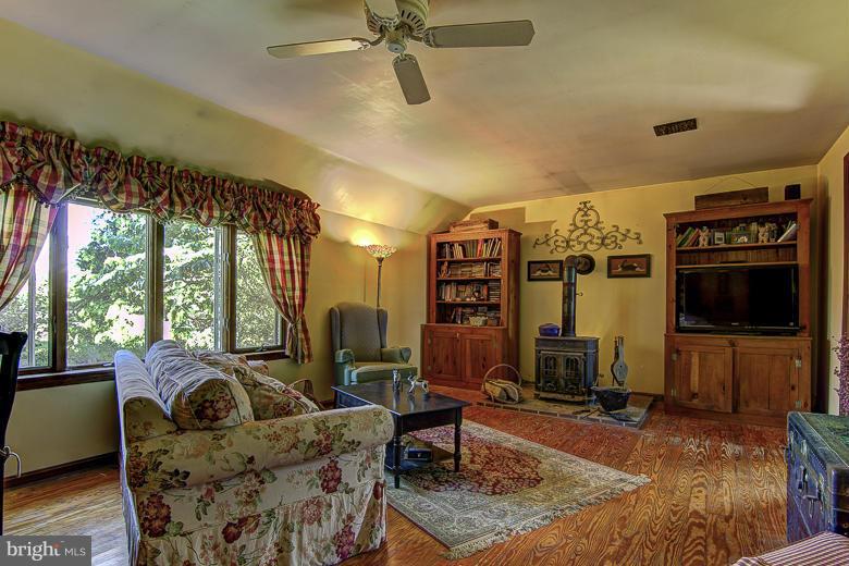 3754 Young Road Manchester, MD 21102 - Photo 4 of 30 Family Room
