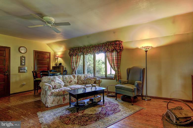 3754 Young Road Manchester, MD 21102 - Photo 5 of 30 Family Room