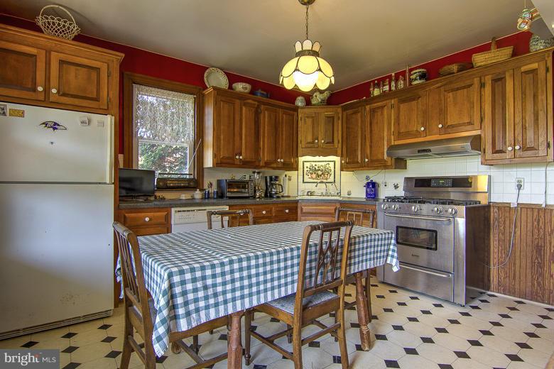 3754 Young Road Manchester, MD 21102 - Photo 10 of 30 Kitchen