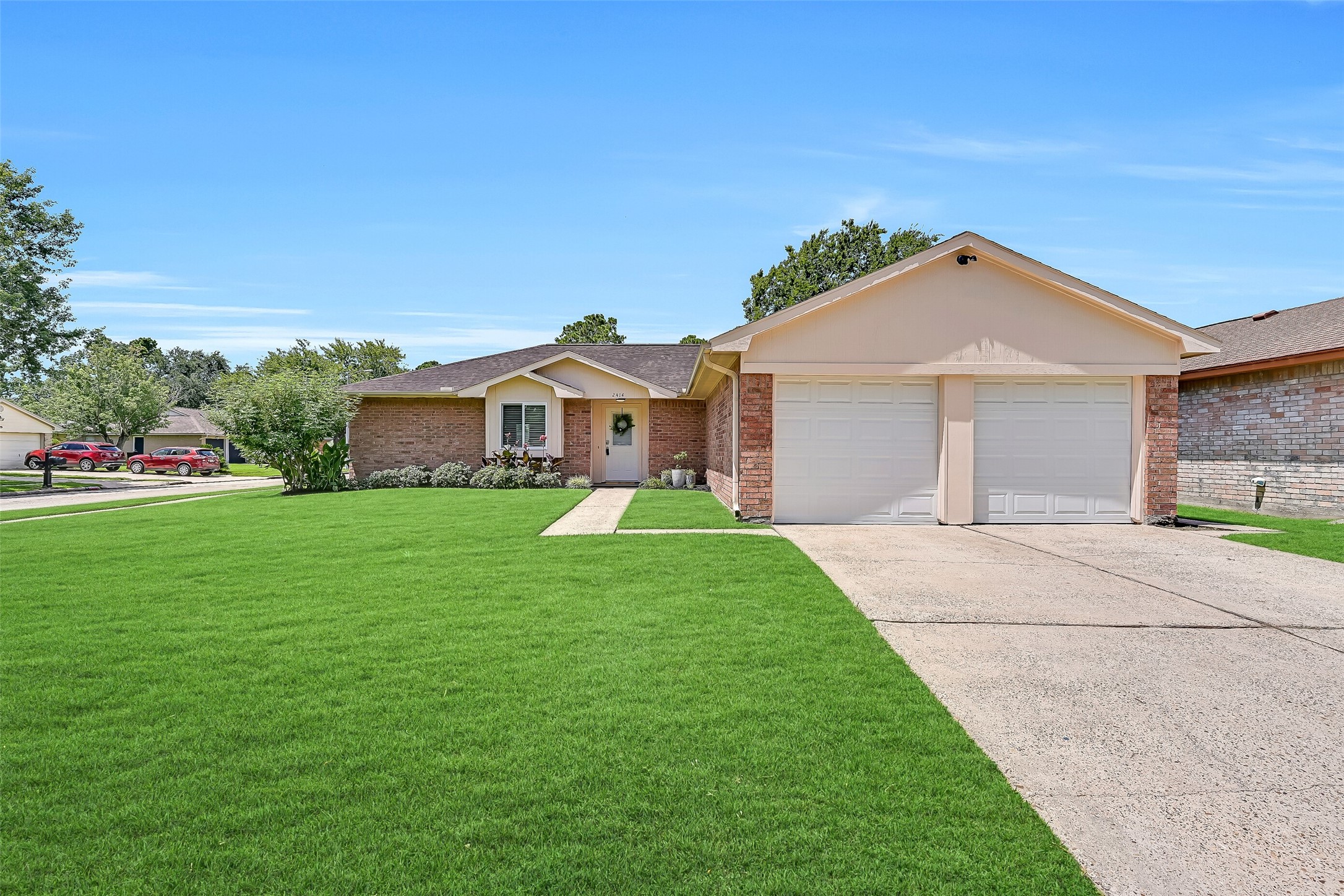 2414 Heather Ridge Court Webster, TX 77598 - Photo 2 of 25