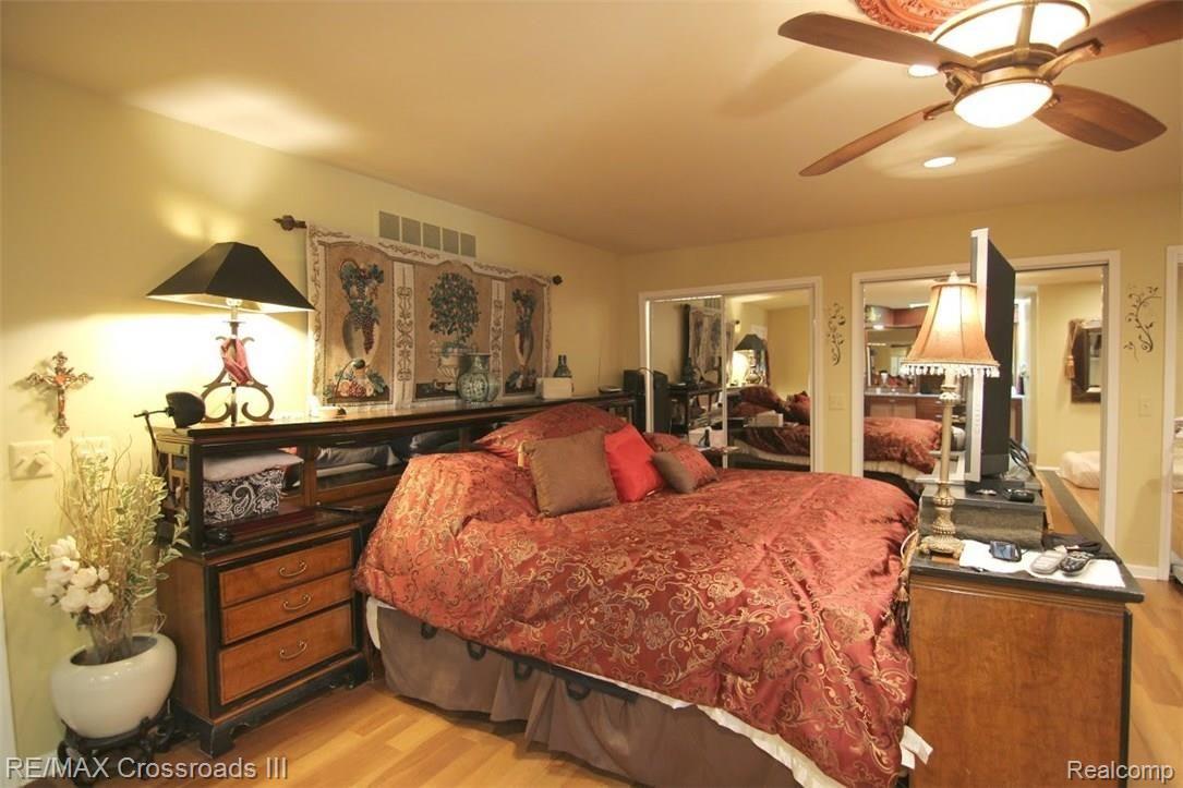 47548 Denton Road Belleville, MI 48111 - Photo 14 of 27 jDenton Rd Master Bedroom 2.jpg