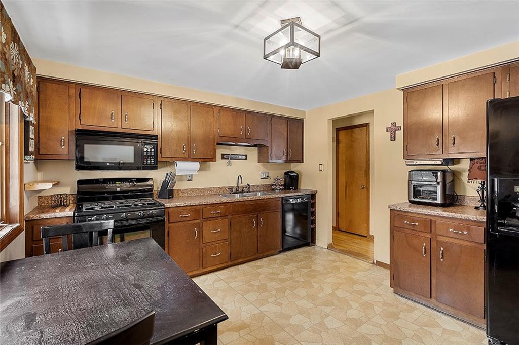 58 Ridgecrest Drive Pittsburgh, PA 15235 - Photo 9 of 24 Gallery Image 9