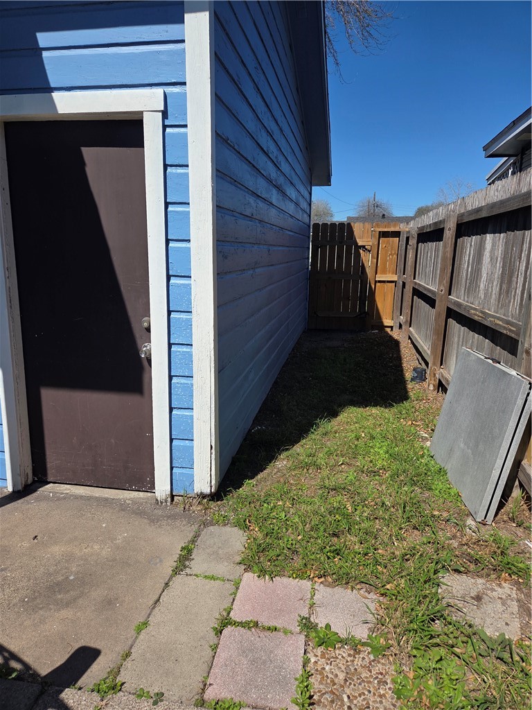 729 Anderson Street Corpus Christi, TX 78411 - Photo 10 of 11